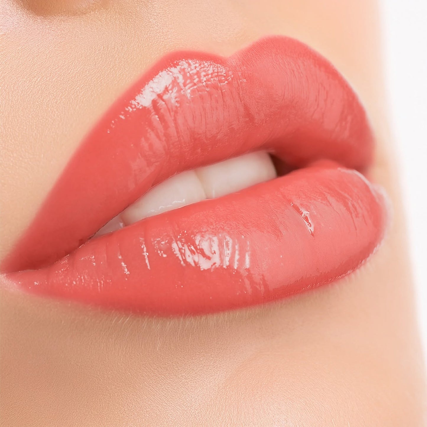 Shine Kiss Me More Labial | Hidratación 24H y Color 12H con Brillo Intenso