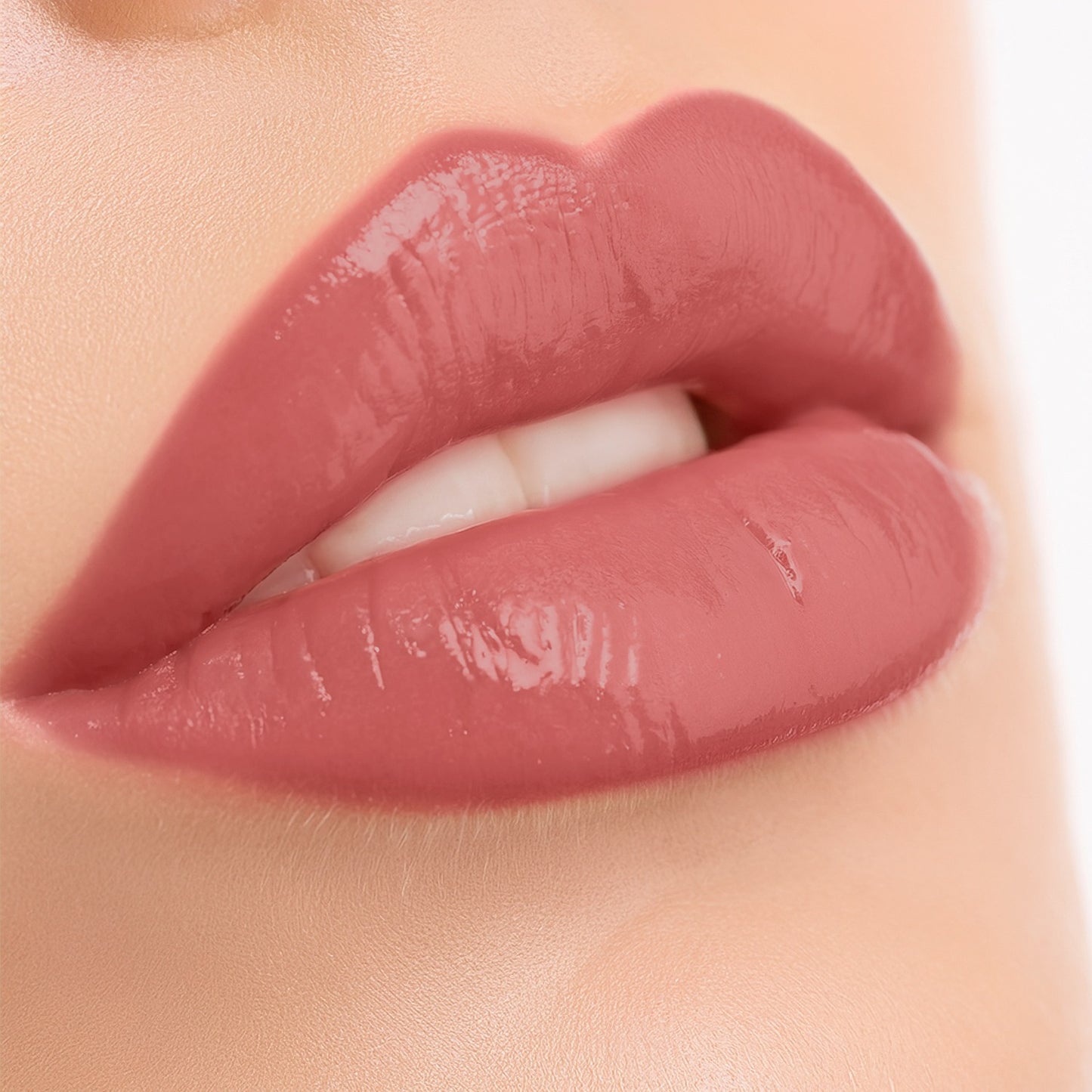Shine Kiss Me More Labial | Hidratación 24H y Color 12H con Brillo Intenso