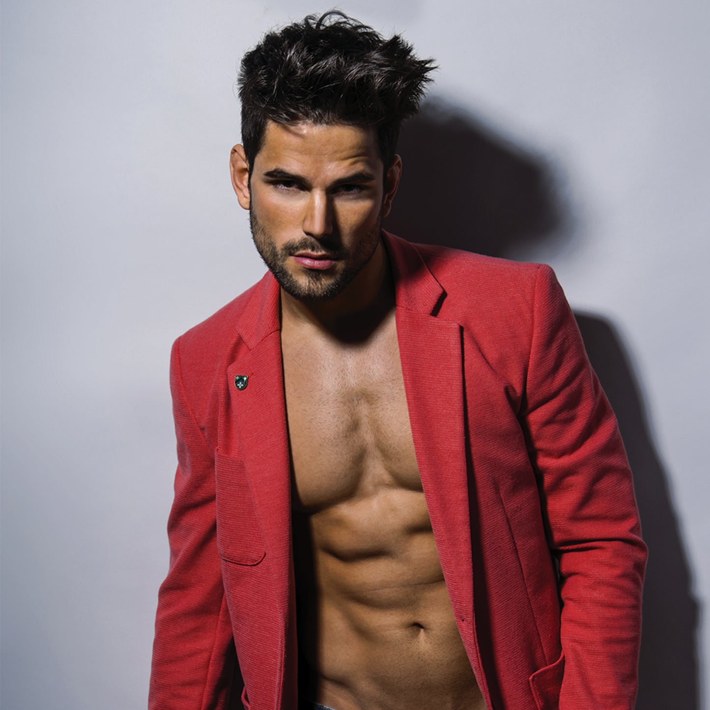 Hombre usando Kiotis Magnet 50 ML | Perfume para hombre