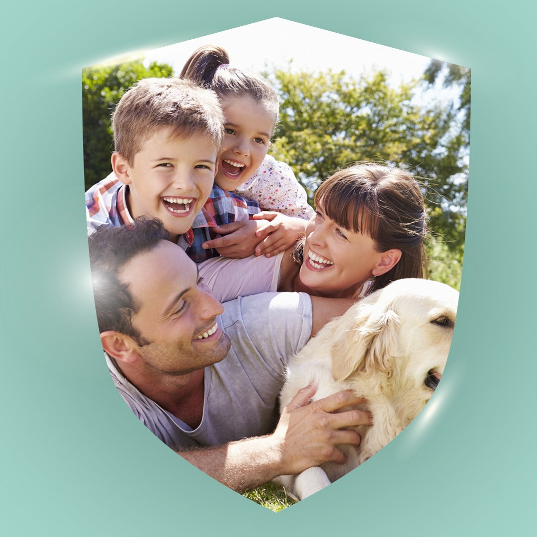 Familia usando Gel Repelente de Insectos 150 ML
