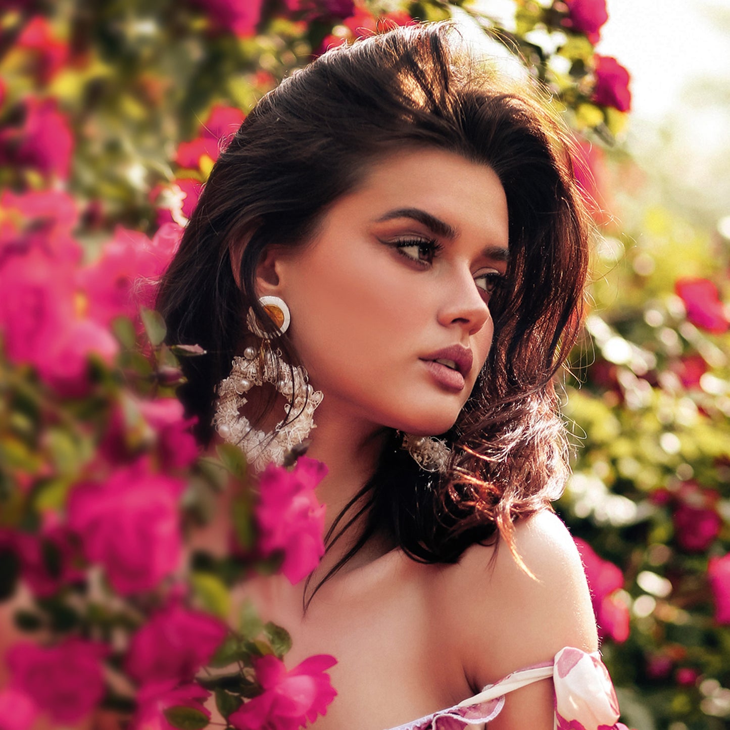 mujer usando Kiotis D'Lia 60 ML Perfume para mujer
