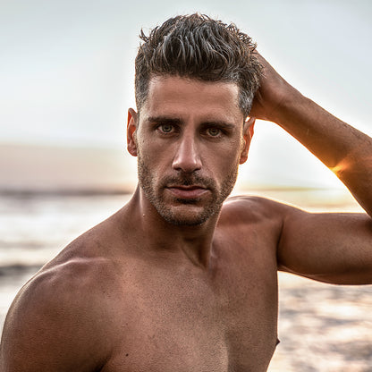 Hombre usando Kiotis Magnet 50 ML | Perfume para hombre